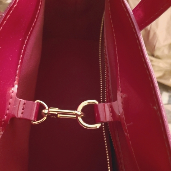 Louis Vuitton Vernis Wilshire PM in Pomme D'Amour Red w/ $30 COA - Picture 6 of 9